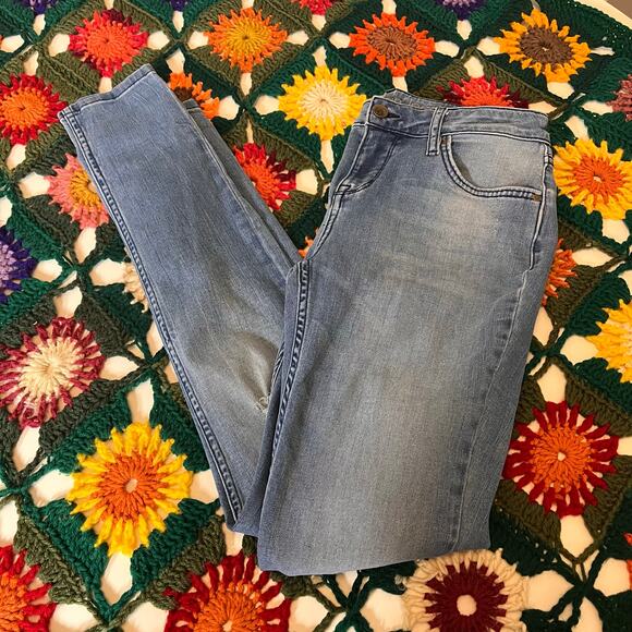 Calvin Klein Light Wash Curvy Skinny Leg Jeans Size 27/32 - Picture 1 of 15